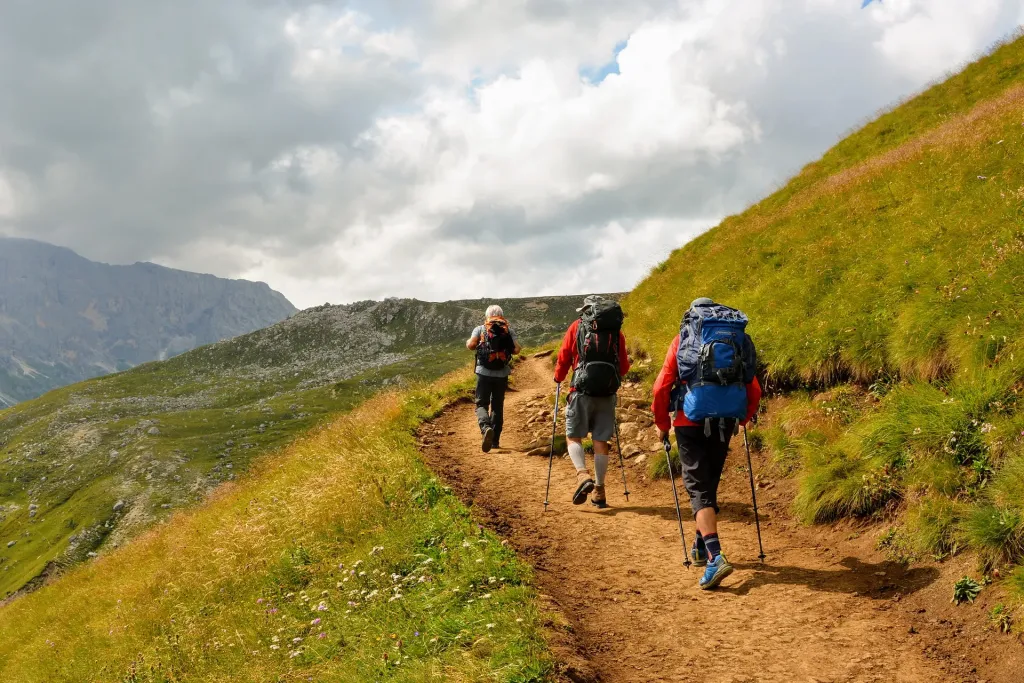 Dlaczego warto kupować buty trekkingowe polskich firm?