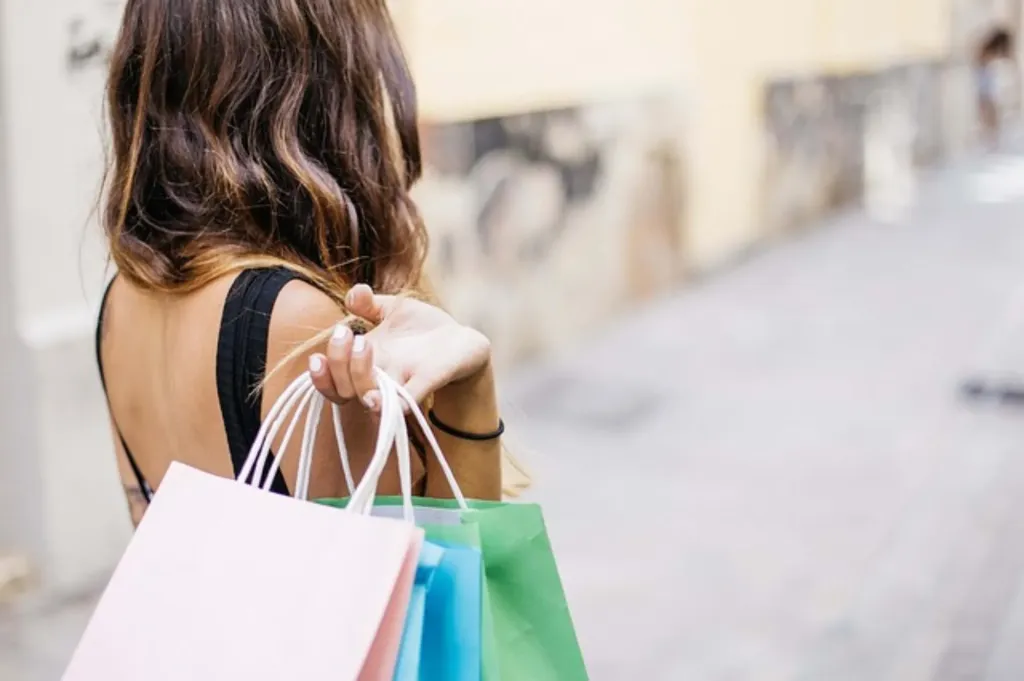 Zakup butów – stacjonarnie czy online?